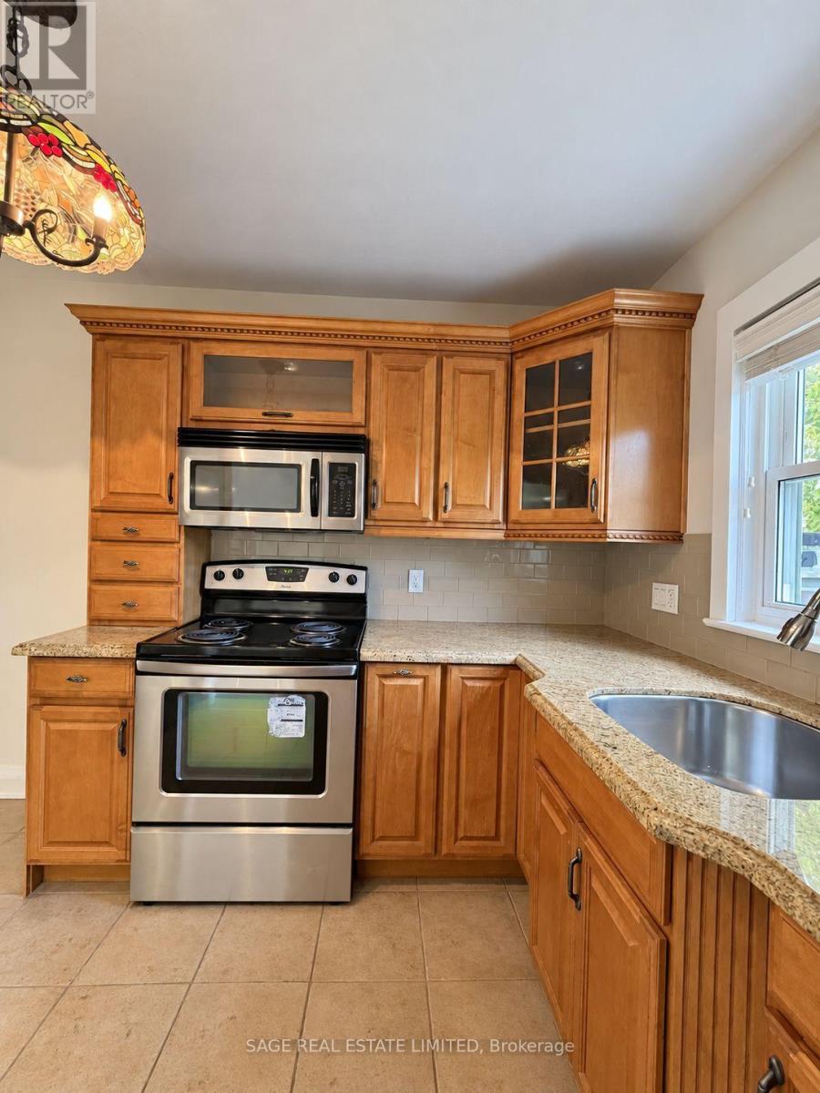 Upper/main Unit - 309 Blantyre Avenue, Toronto, Ontario  M1N 2S6 - Photo 9 - E14093110