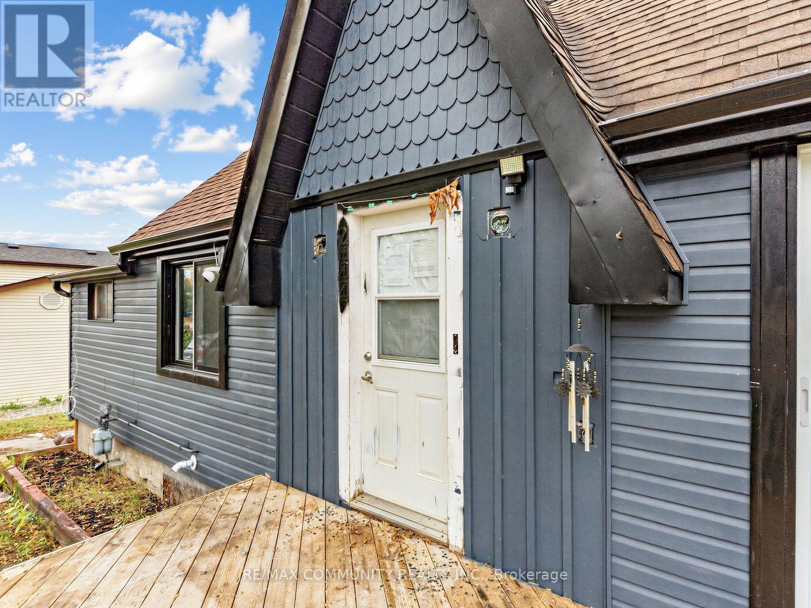 2444 Rundle Abbey, Clarington, Ontario  L1C 6X9 - Photo 2 - E14093192