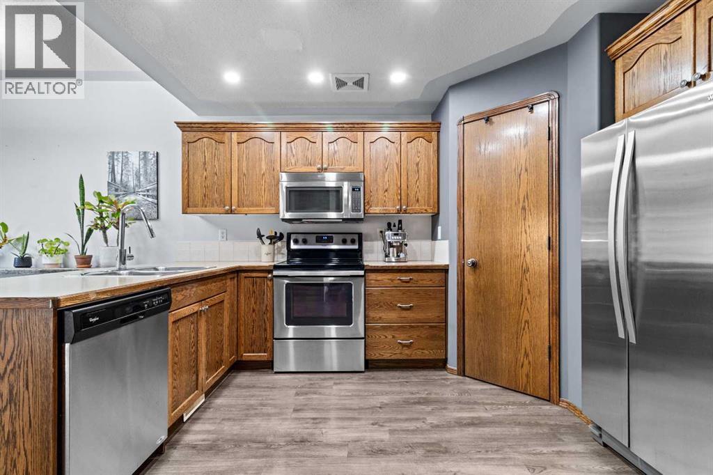 303 Addington Drive, Red Deer, Alberta  T4R 3H7 - Photo 3 - A2348805