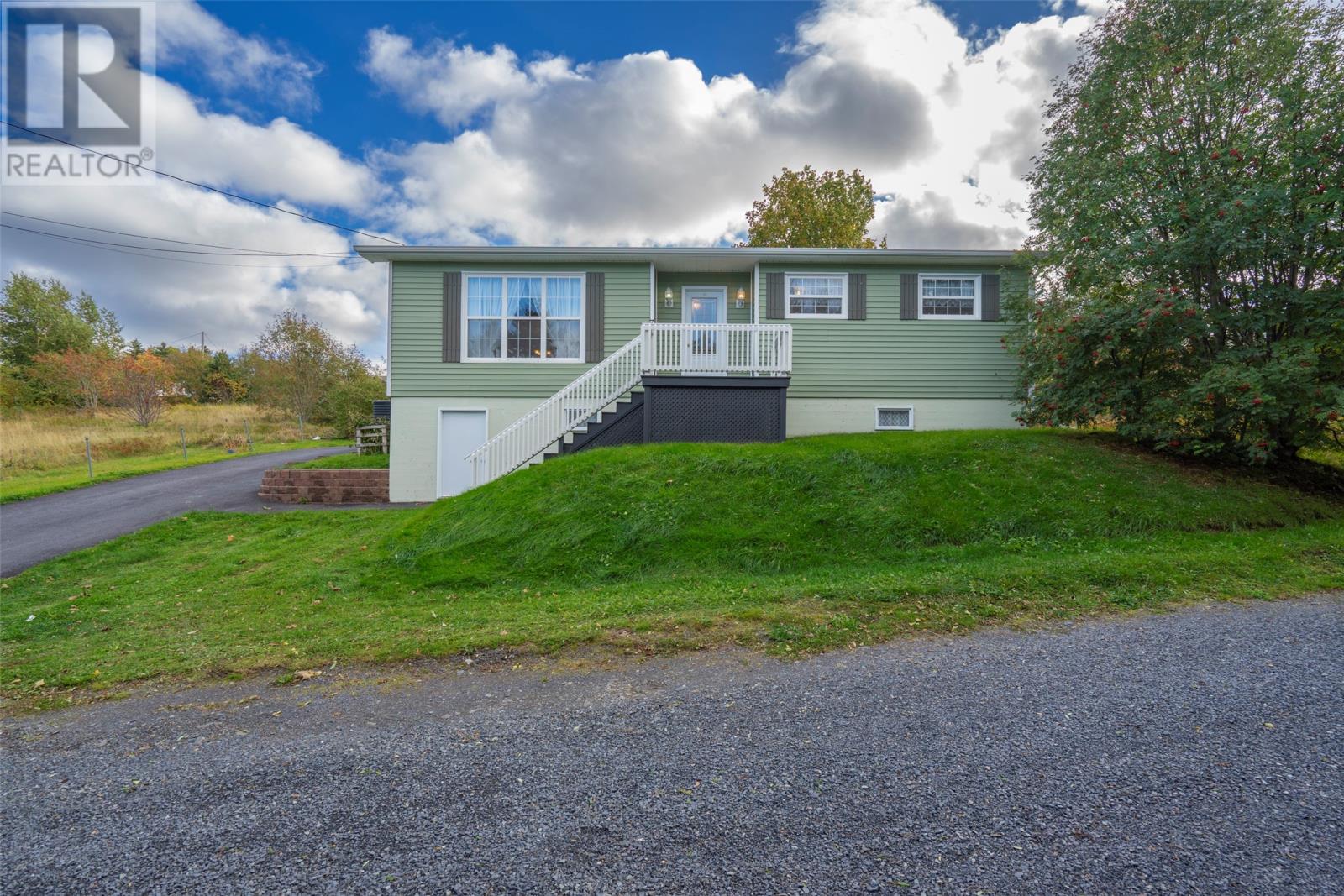 7 Pondside Hill, Carbonear — photo 2