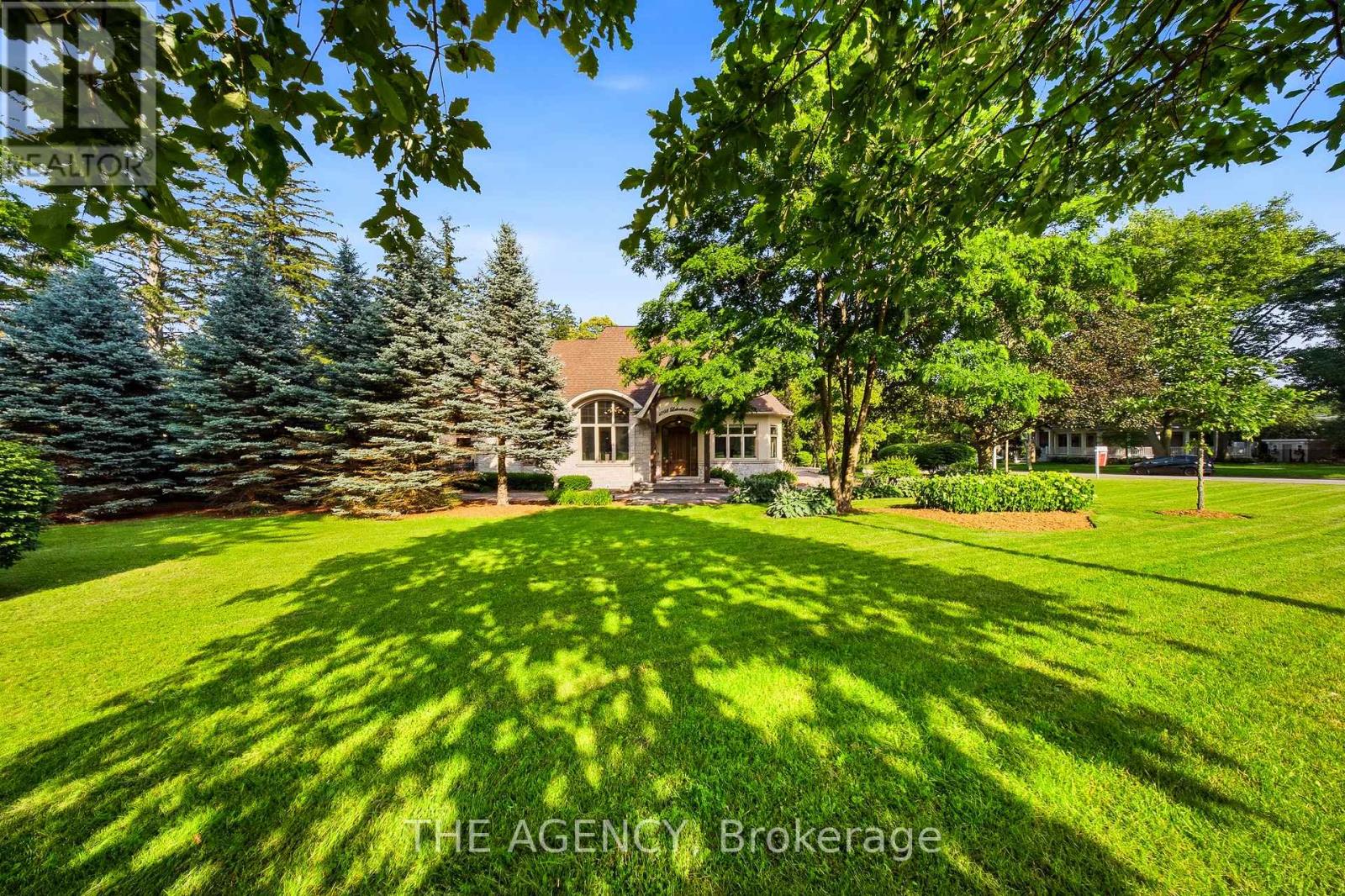 1098 Lakeshore Road W, Oakville, Ontario  L6L 1E9 - Photo 43 - W14093158