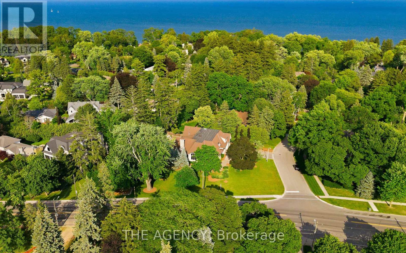 1098 Lakeshore Road W, Oakville, Ontario  L6L 1E9 - Photo 46 - W14093158