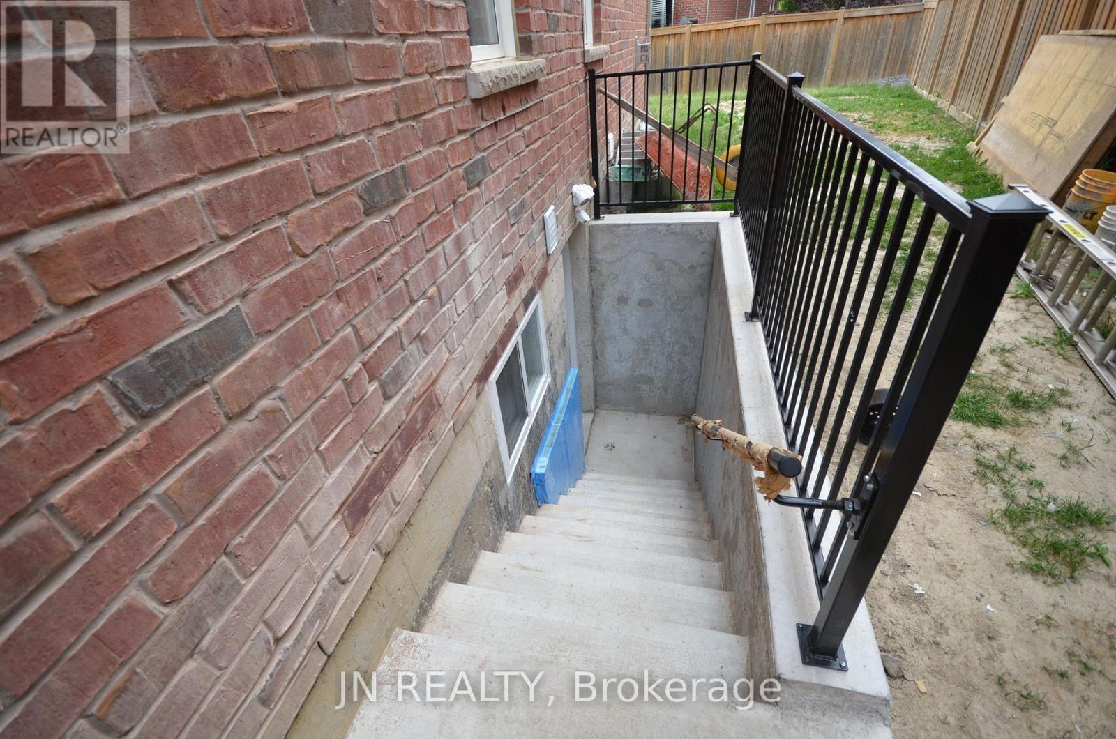 Lower - 34 Mcechearn Crescent, Brampton, Ontario L7C 3R4 - Photo 3 - W14093176
