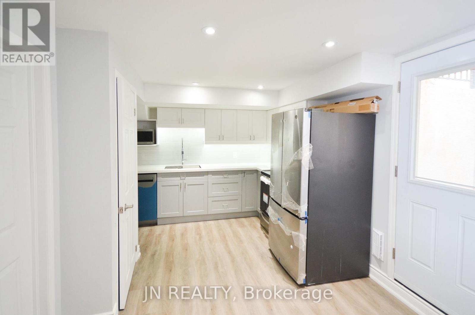 Lower - 34 Mcechearn Crescent, Brampton, Ontario L7C 3R4 - Photo 4 - W14093176
