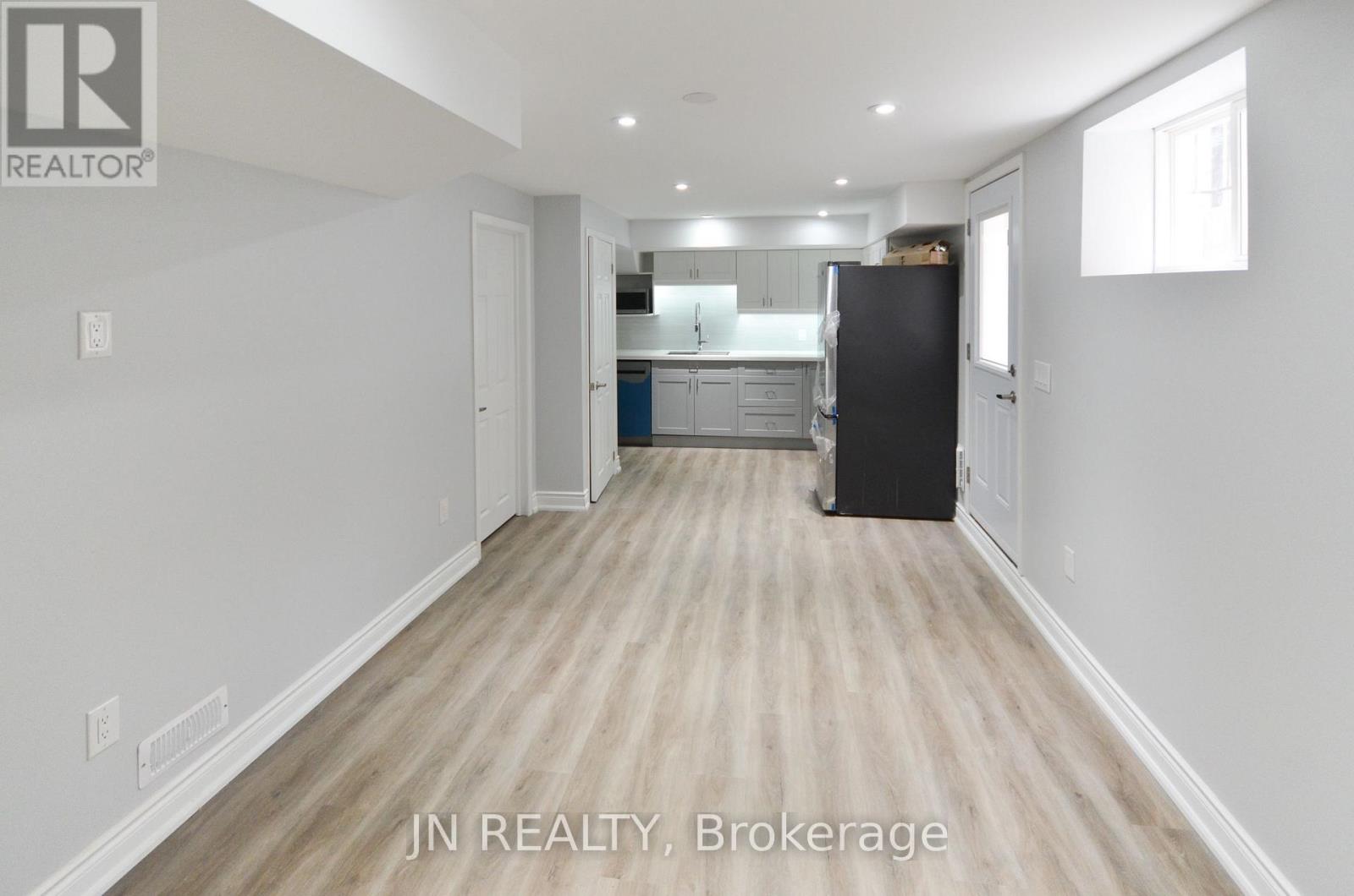 LOWER - 34 MCECHEARN CRESCENT