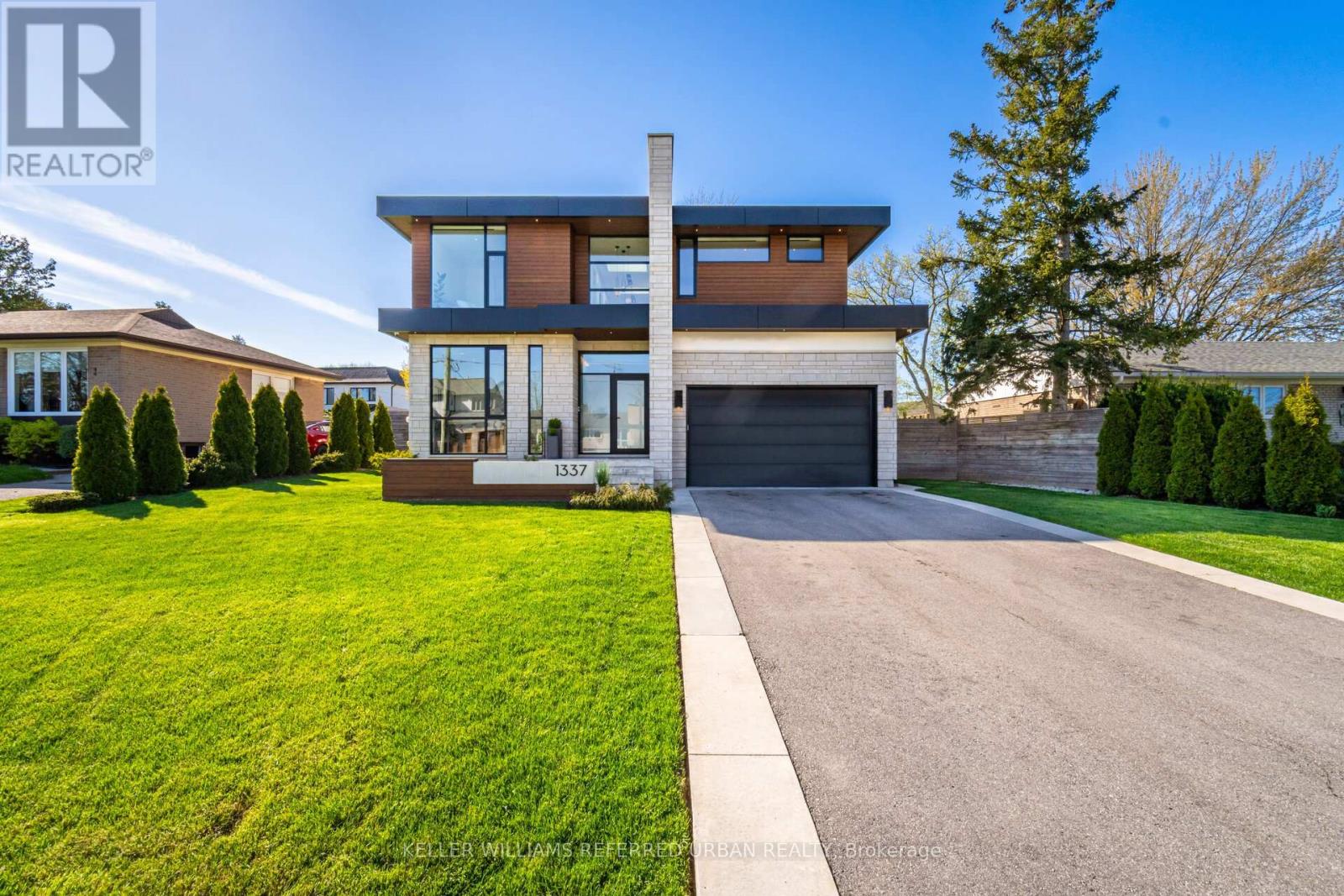 1337 Waverly Avenue, Oakville, Ontario  L6L 2S4 - Photo 2 - W14093216