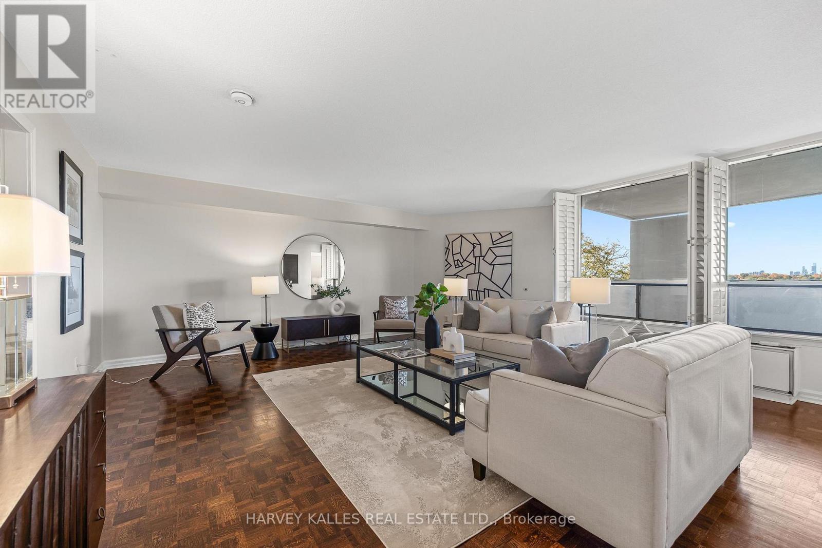 C32 - 300 Mill Road, Toronto (Markland Wood), Ontario  M9C 4W7 - Photo 5 - W14093292