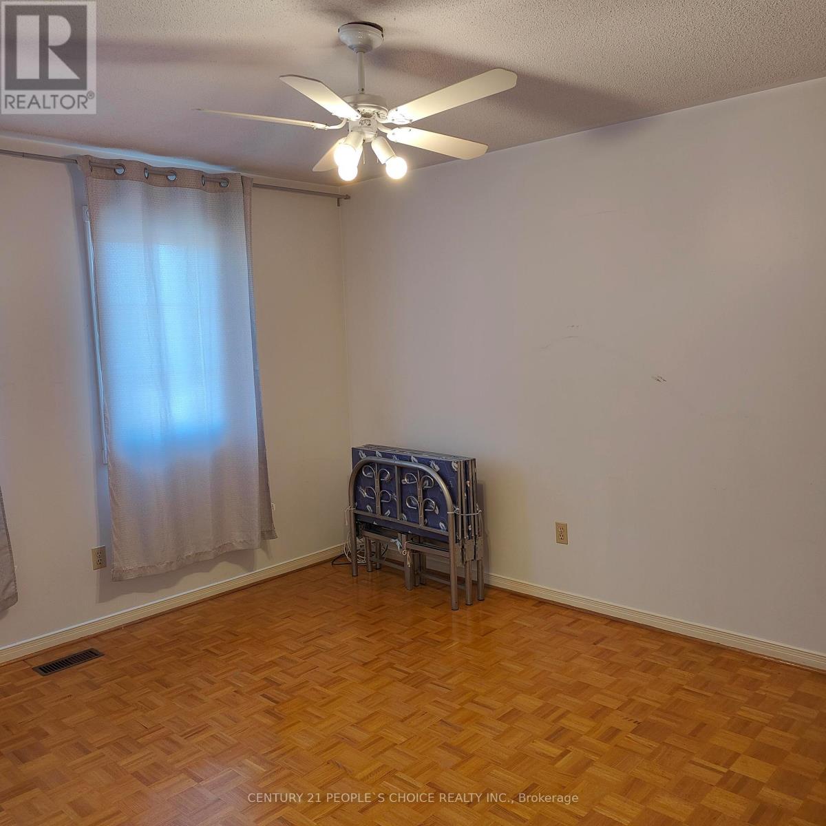 29 Kingsplate Crescent, Toronto, Ontario  M9W 6X5 - Photo 10 - W14093324