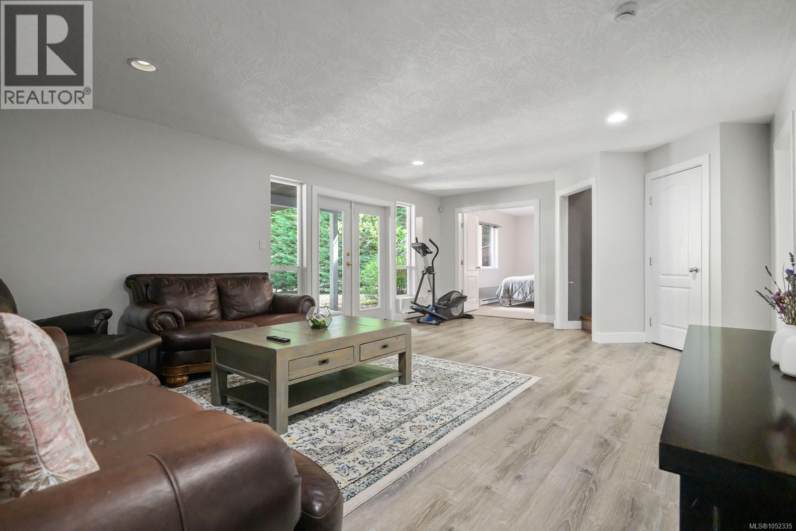 1187 Osprey Dr