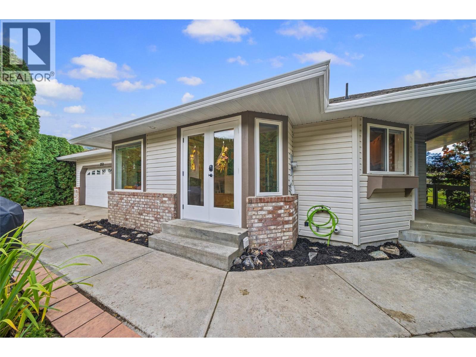 251 17 Street SE, Salmon Arm, British Columbia
