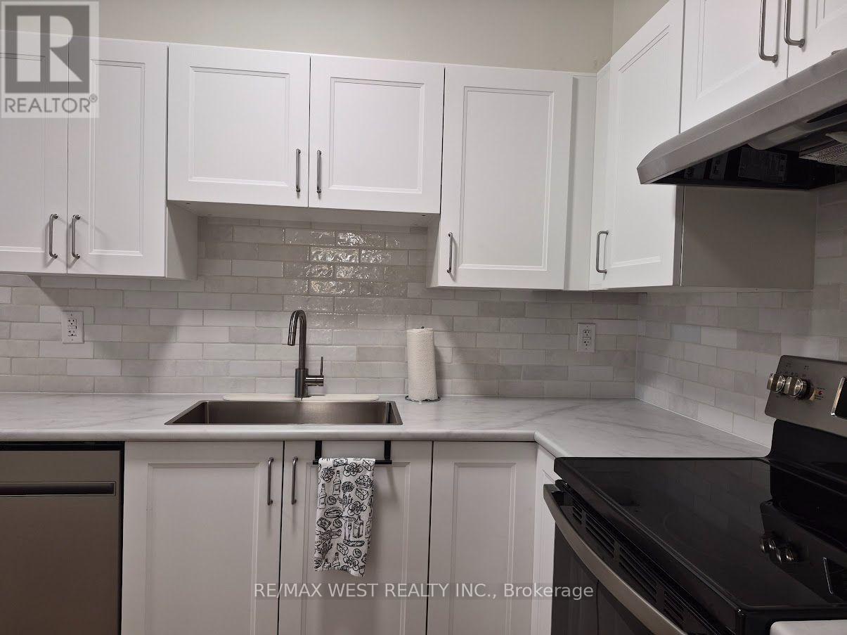 802 - 250 Scarlett Road, Toronto, Ontario  M6N 4X5 - Photo 4 - W14093154