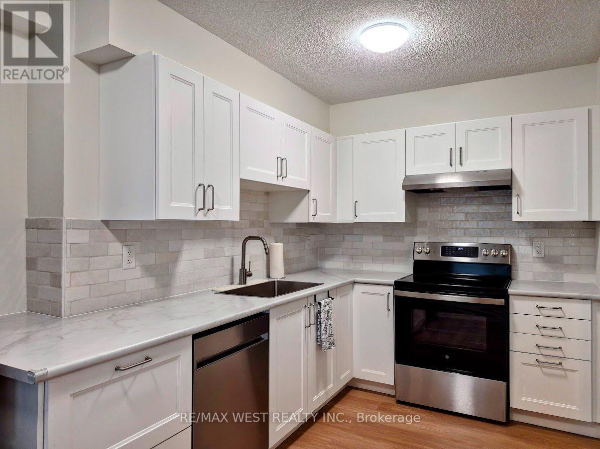 802 - 250 Scarlett Road, Toronto, Ontario  M6N 4X5 - Photo 3 - W14093154