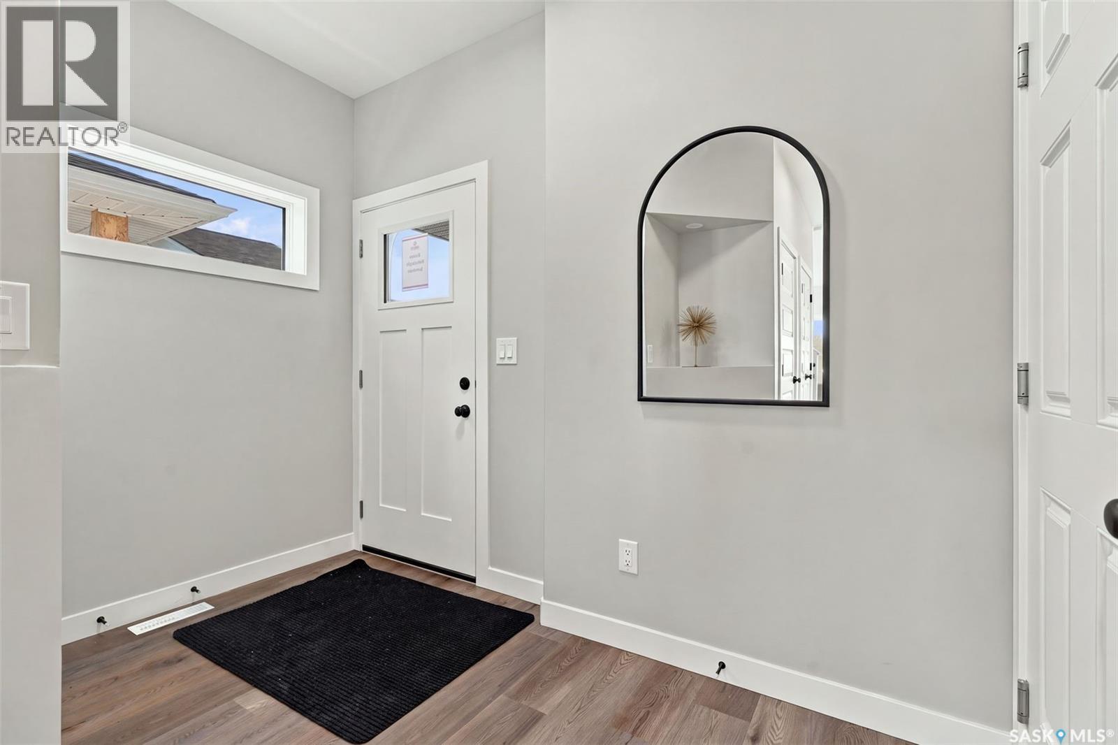 266 Kostiuk Crescent, Saskatoon, Saskatchewan  S7V 2A3 - Photo 4 - SK051333