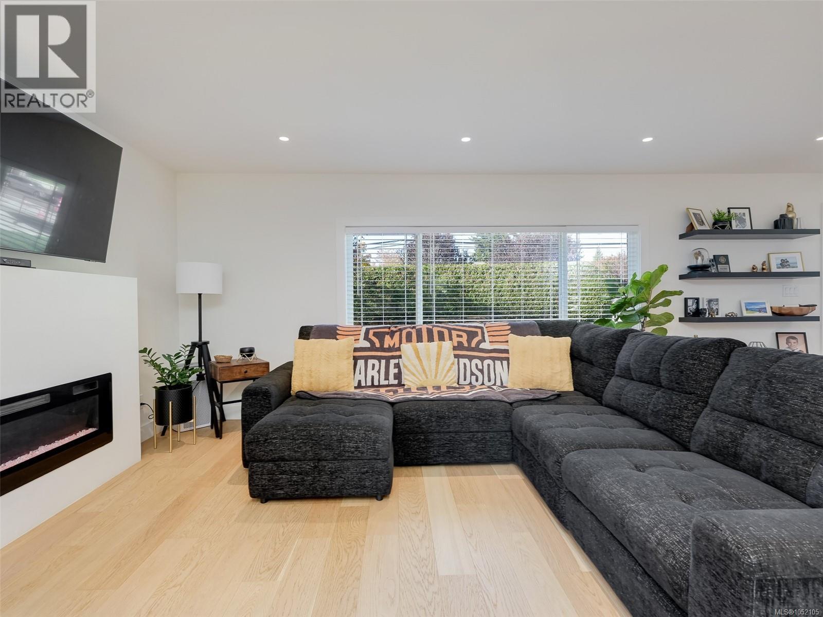 7949 East Saanich Rd