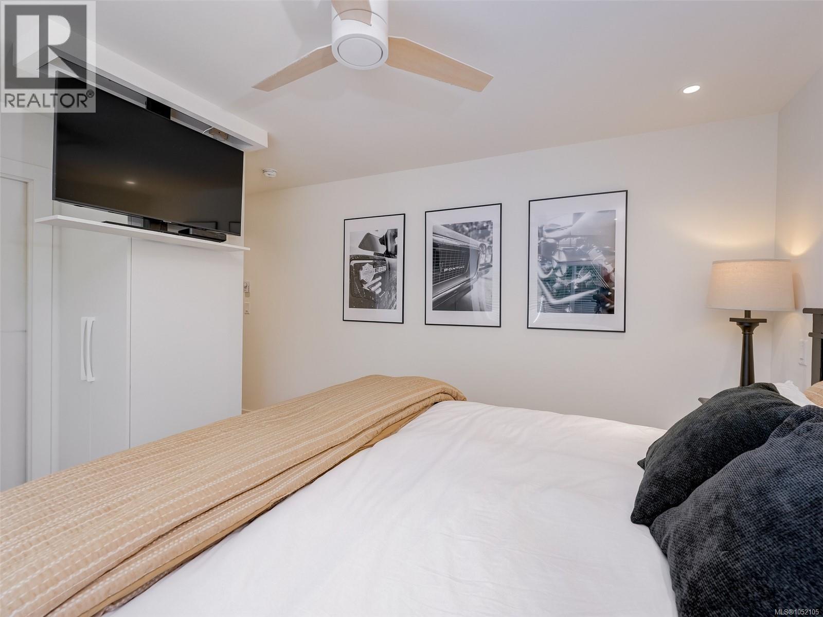 7949 East Saanich Rd