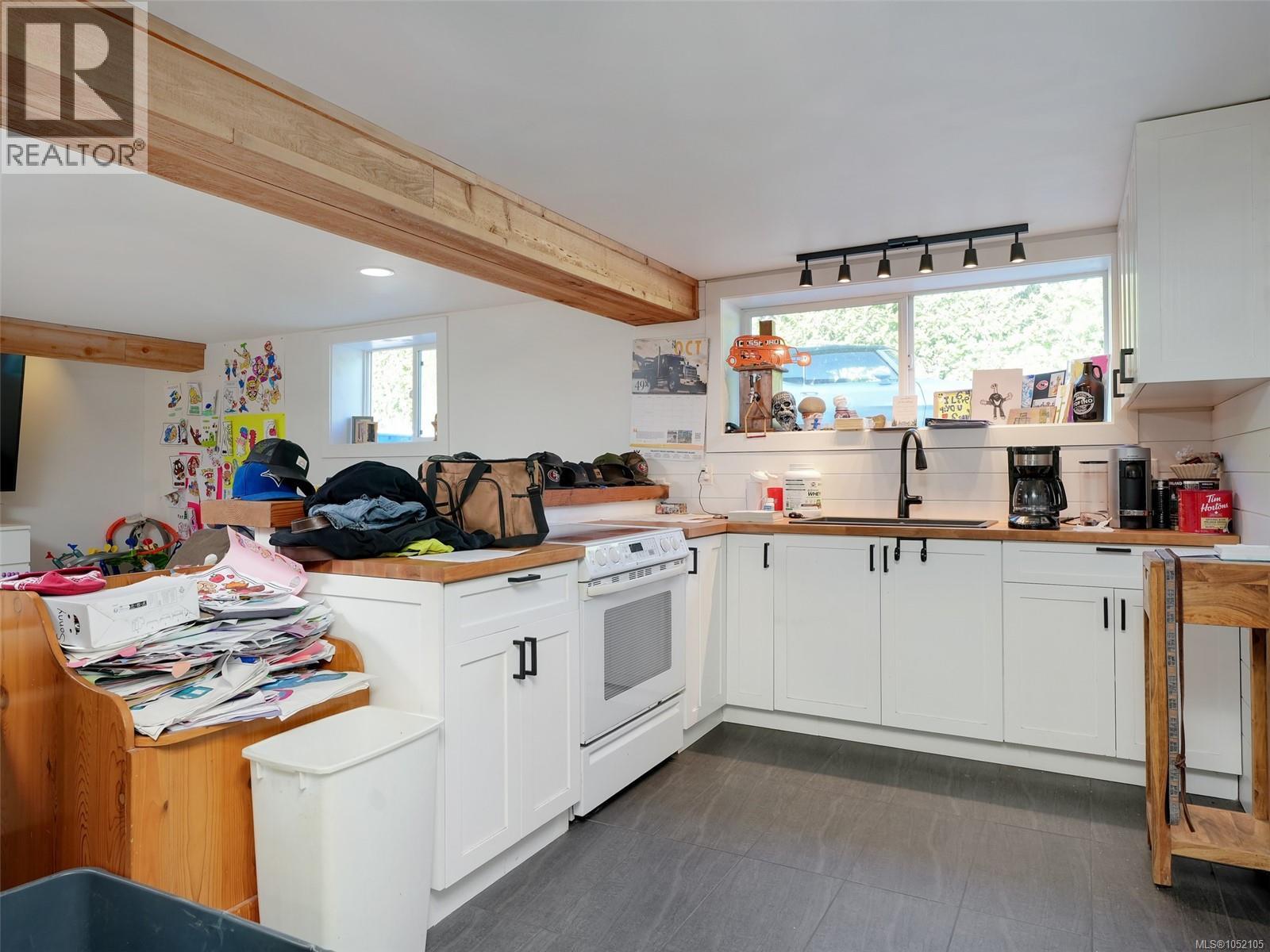 7949 East Saanich Rd