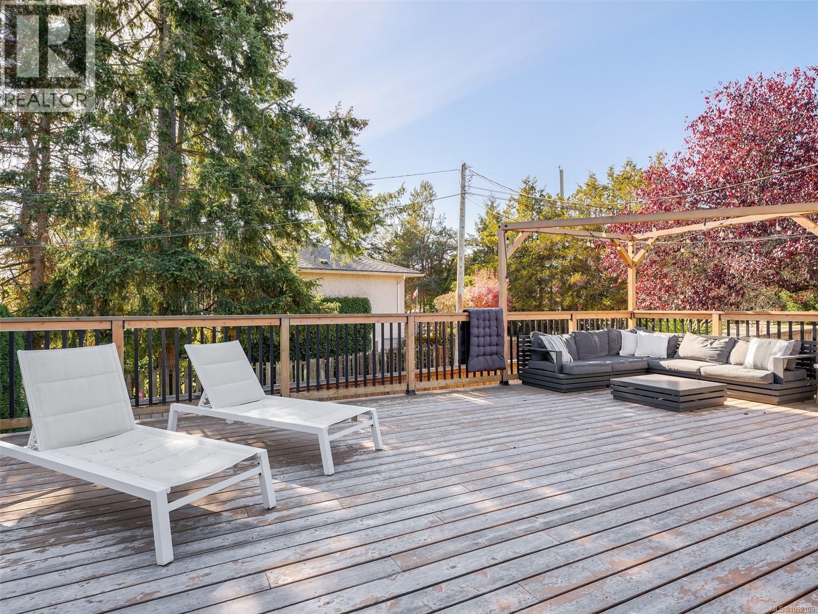 7949 East Saanich Rd