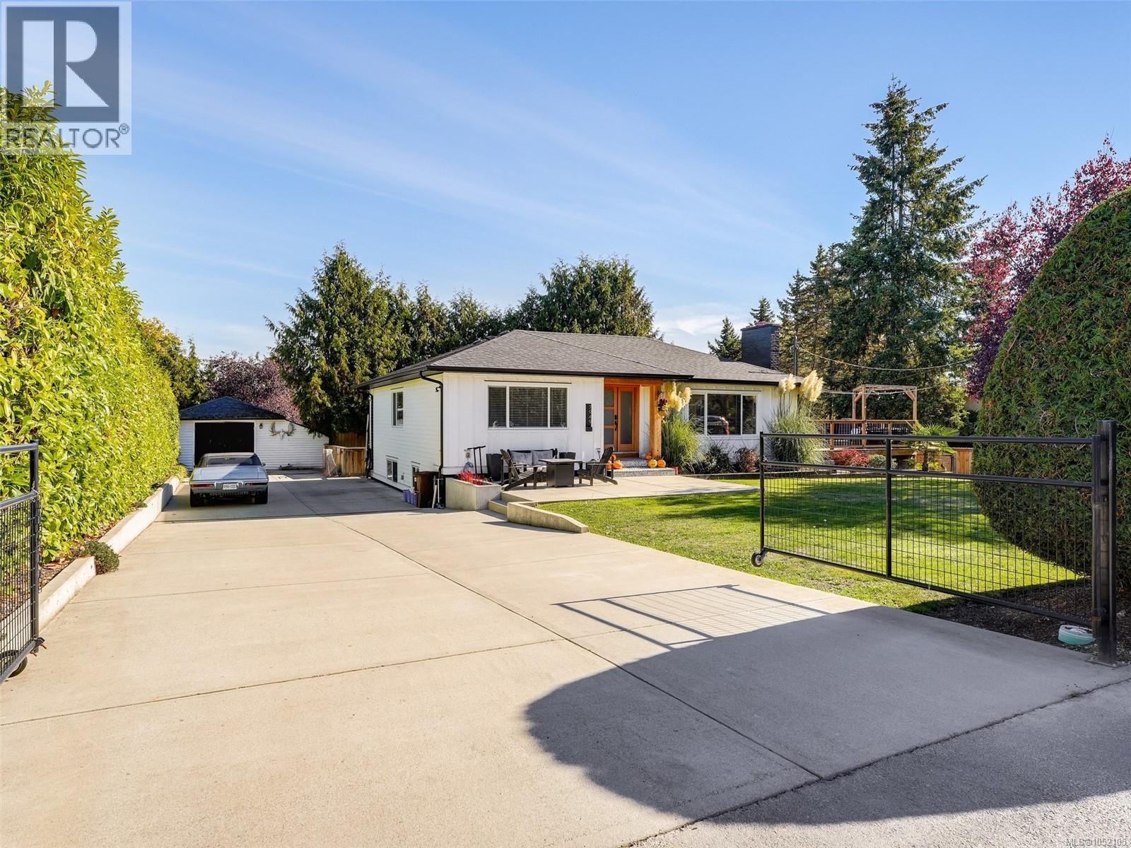 7949 East Saanich Rd