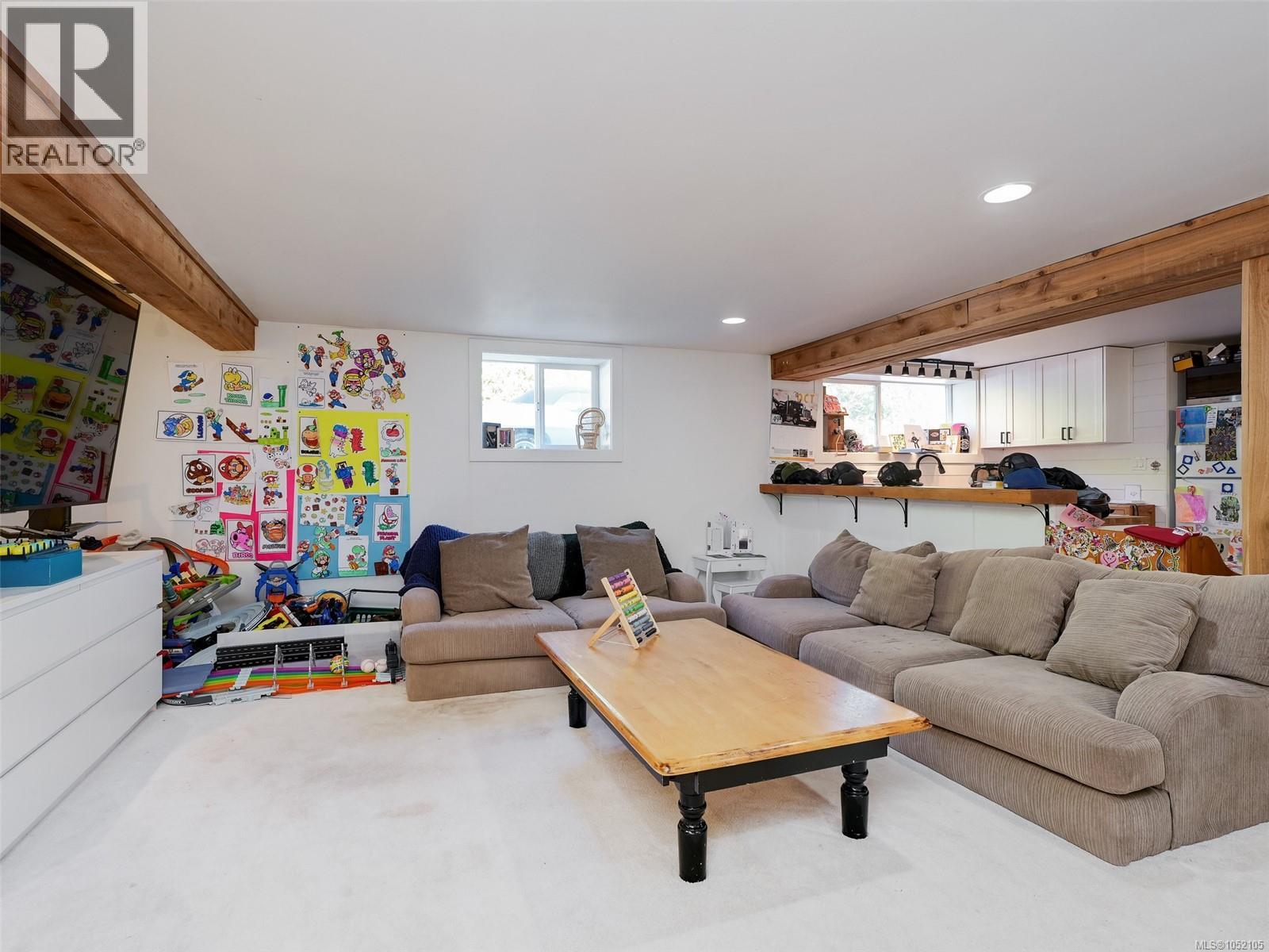 7949 East Saanich Rd