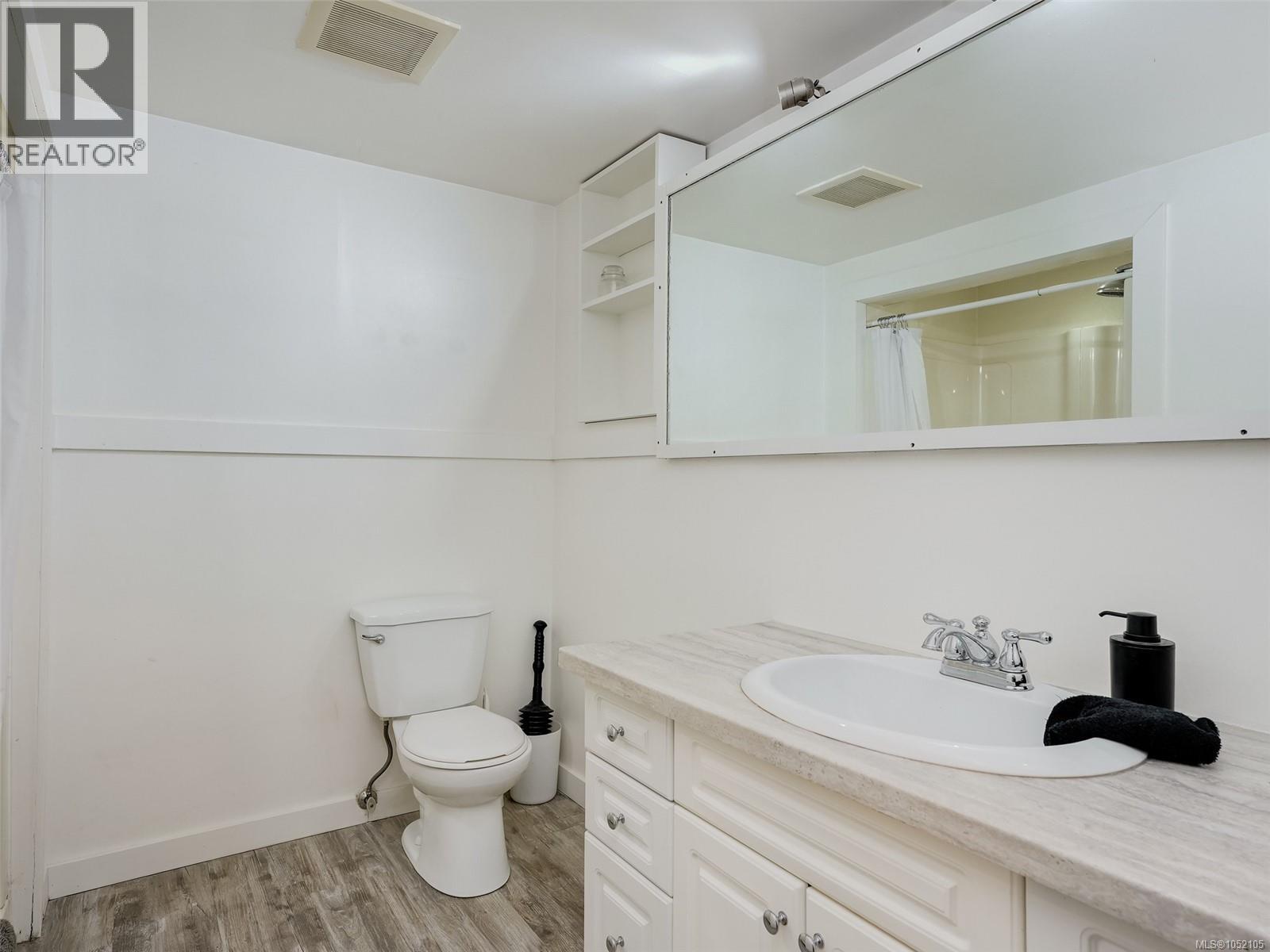 7949 East Saanich Rd