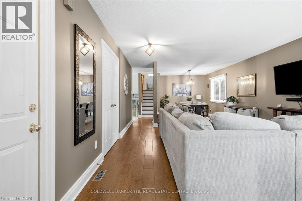 31 Karsh Crescent, Waterdown, Ontario  L0R 2H5 - Photo 3 - 40871775