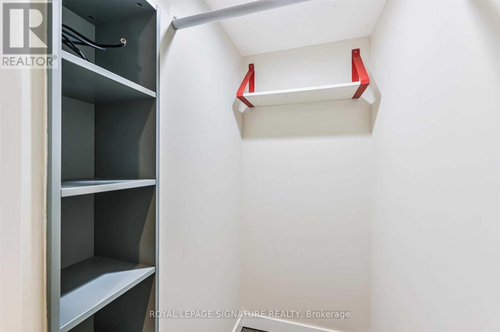 Lower - 147 Gloucester Grove, Toronto, Ontario  M6C 2A9 - Photo 15 - C14093380