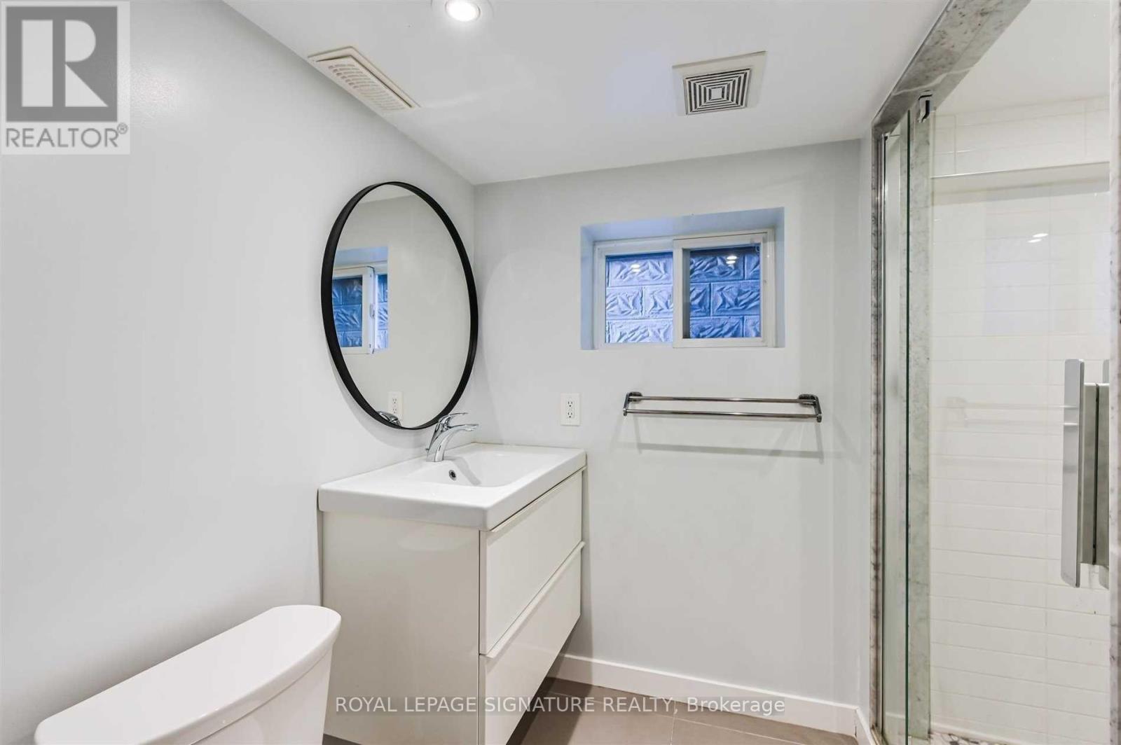 Lower - 147 Gloucester Grove, Toronto, Ontario  M6C 2A9 - Photo 17 - C14093380