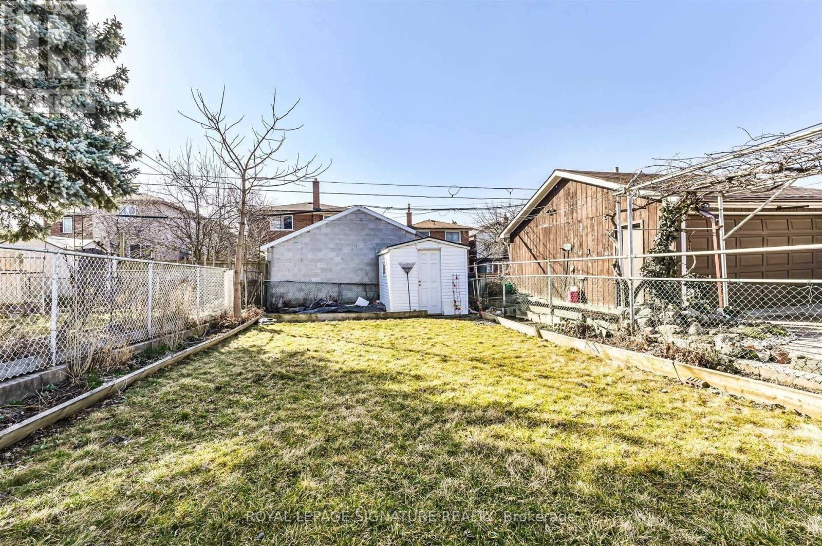 Lower - 147 Gloucester Grove, Toronto, Ontario  M6C 2A9 - Photo 18 - C14093380