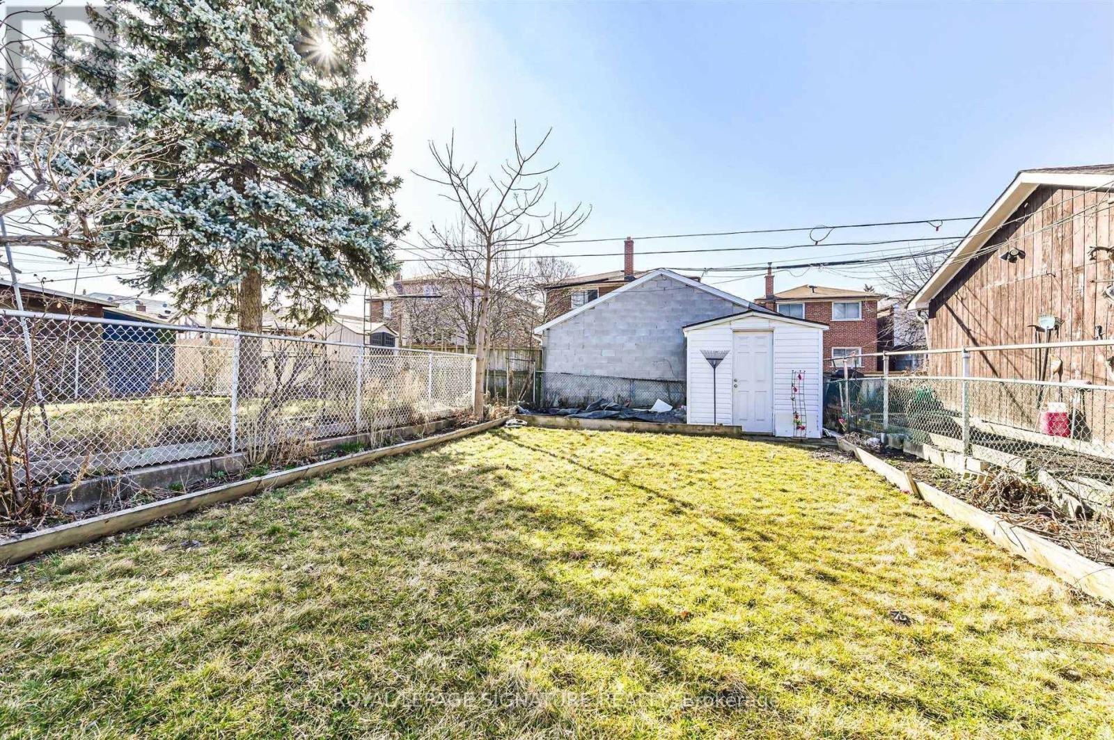 Lower - 147 Gloucester Grove, Toronto, Ontario  M6C 2A9 - Photo 19 - C14093380