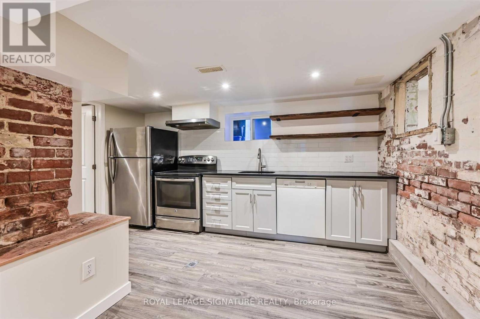 Lower - 147 Gloucester Grove, Toronto, Ontario  M6C 2A9 - Photo 2 - C14093380
