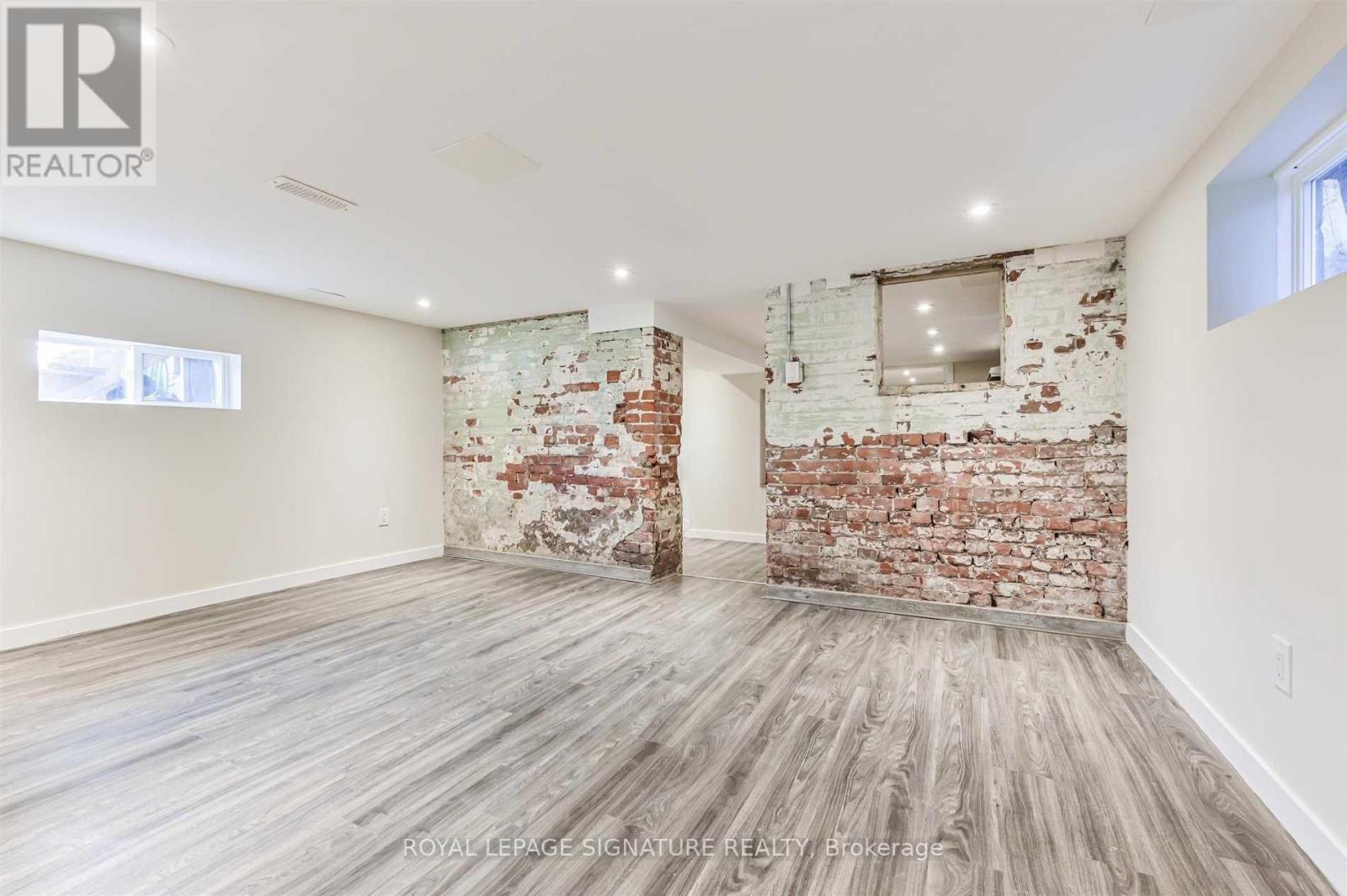 Lower - 147 Gloucester Grove, Toronto, Ontario  M6C 2A9 - Photo 4 - C14093380