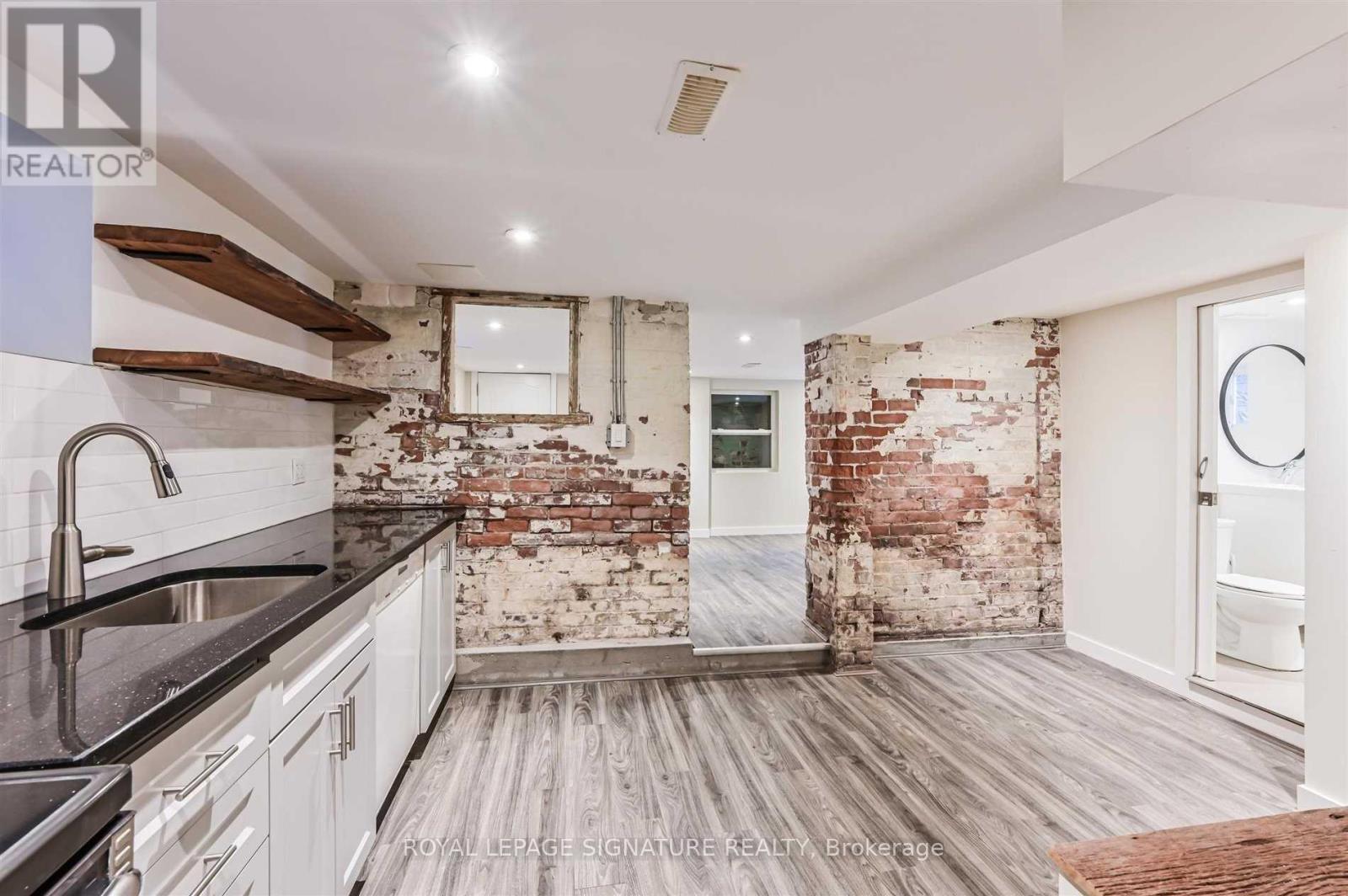 Lower - 147 Gloucester Grove, Toronto, Ontario  M6C 2A9 - Photo 8 - C14093380