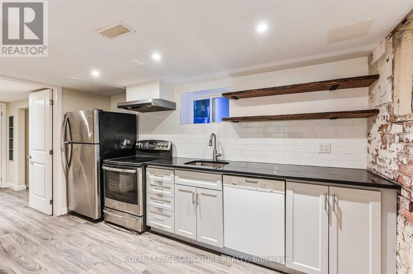 Lower - 147 Gloucester Grove, Toronto, Ontario  M6C 2A9 - Photo 9 - C14093380
