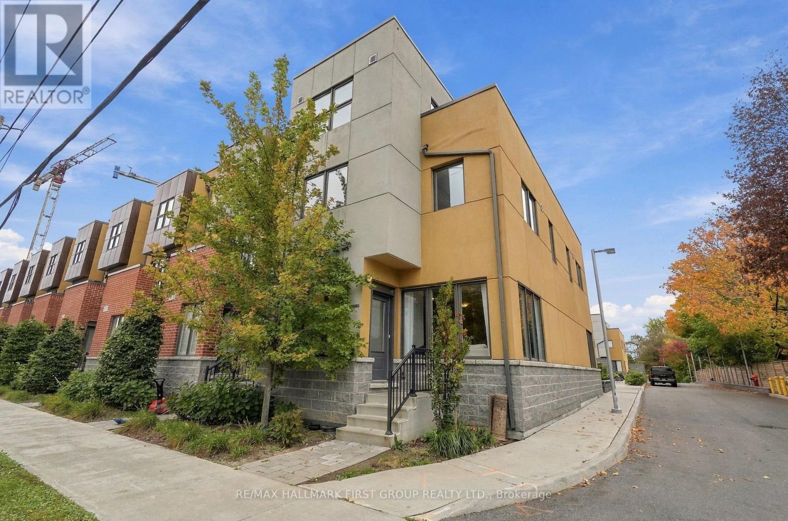 33 - 9 Clintwood Gate, Toronto, Ontario  M3A 0A8 - Photo 1 - C14093450