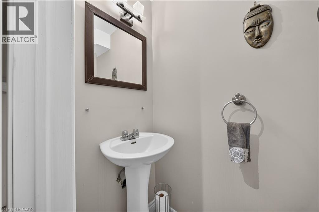 76 Golden Orchard Drive, Hamilton, Ontario  L9C 6J5 - Photo 33 - 40870972
