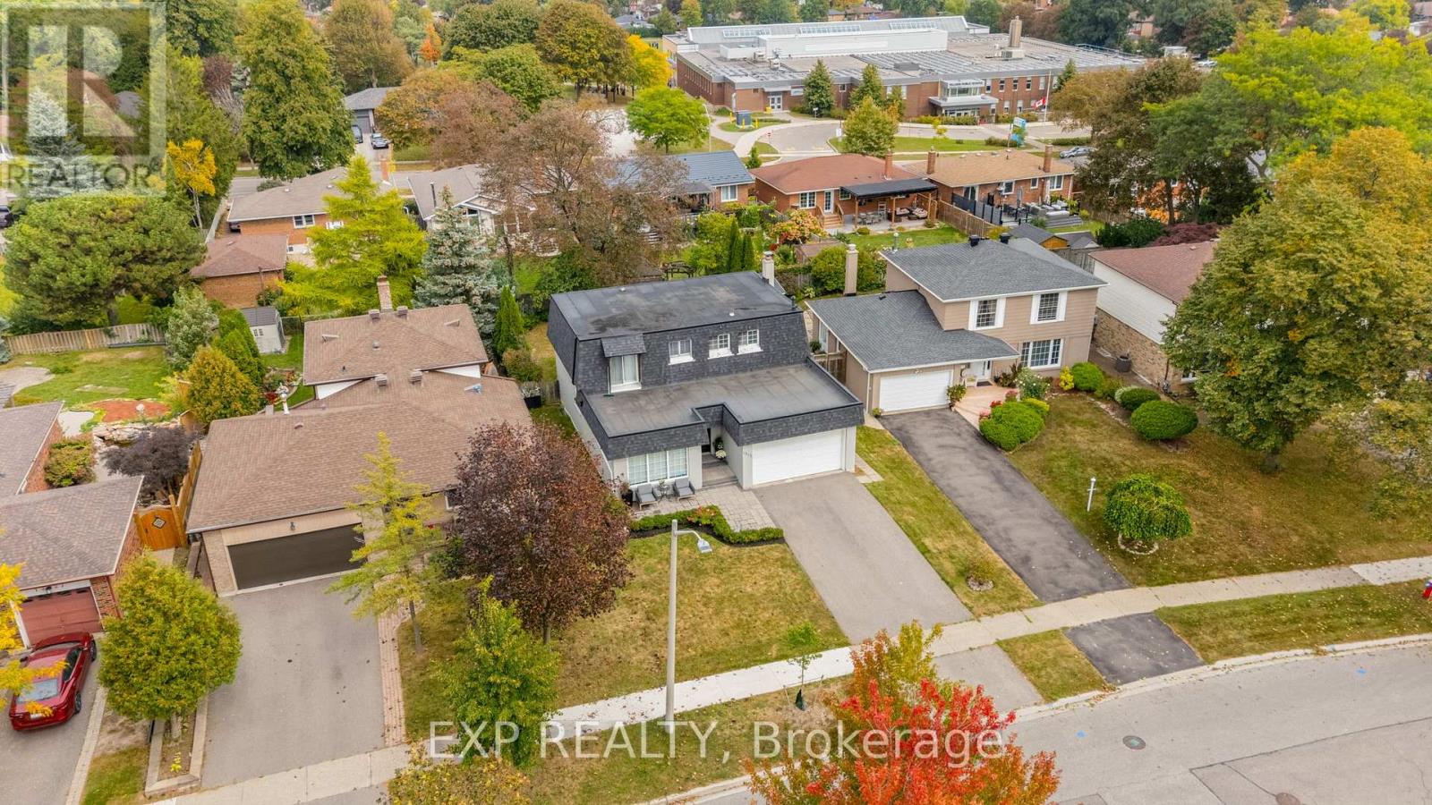 1317 Tredmore Drive, Mississauga, Ontario  L5J 3V5 - Photo 2 - W14093408