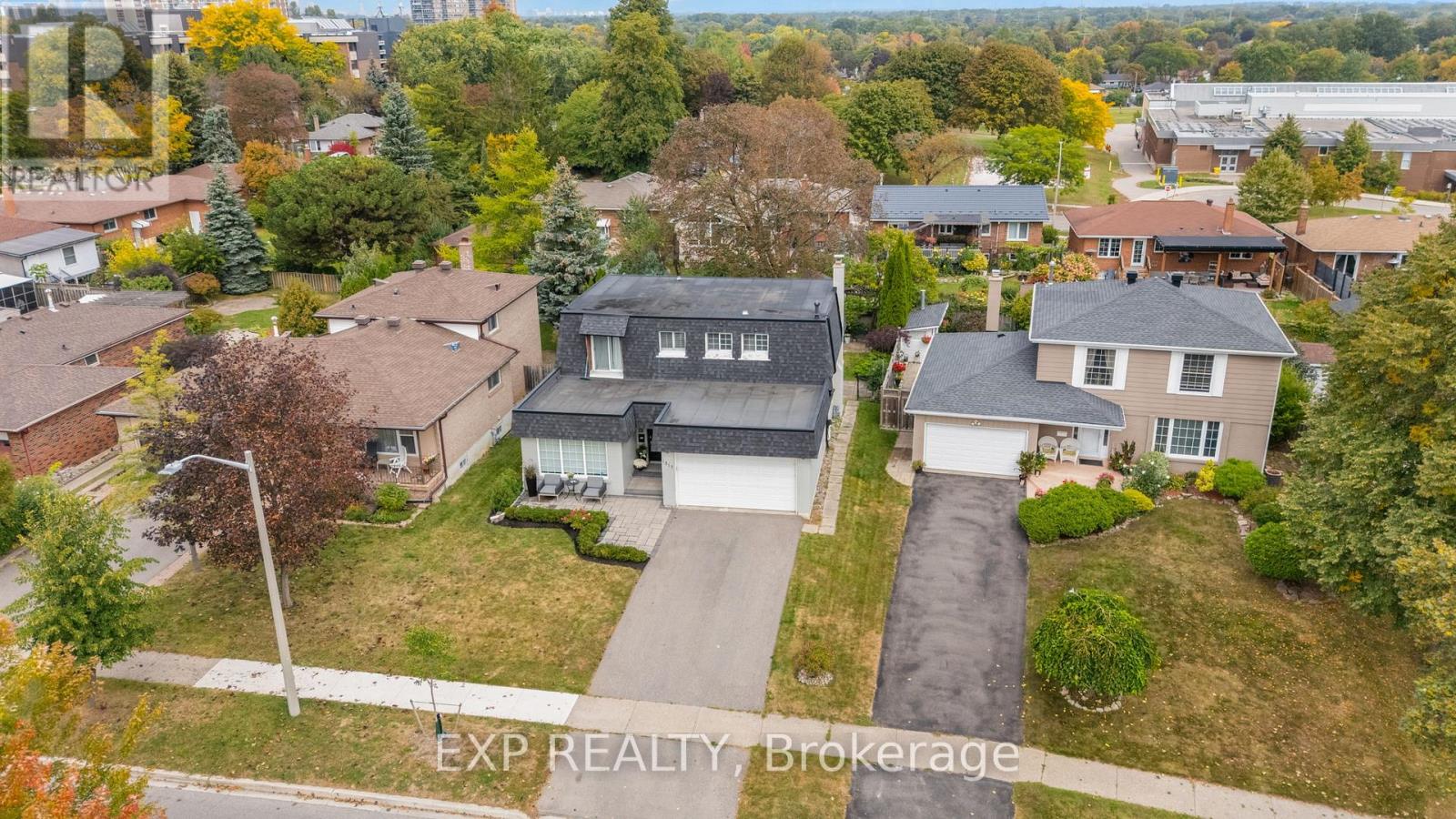 1317 Tredmore Drive, Mississauga, Ontario  L5J 3V5 - Photo 3 - W14093408