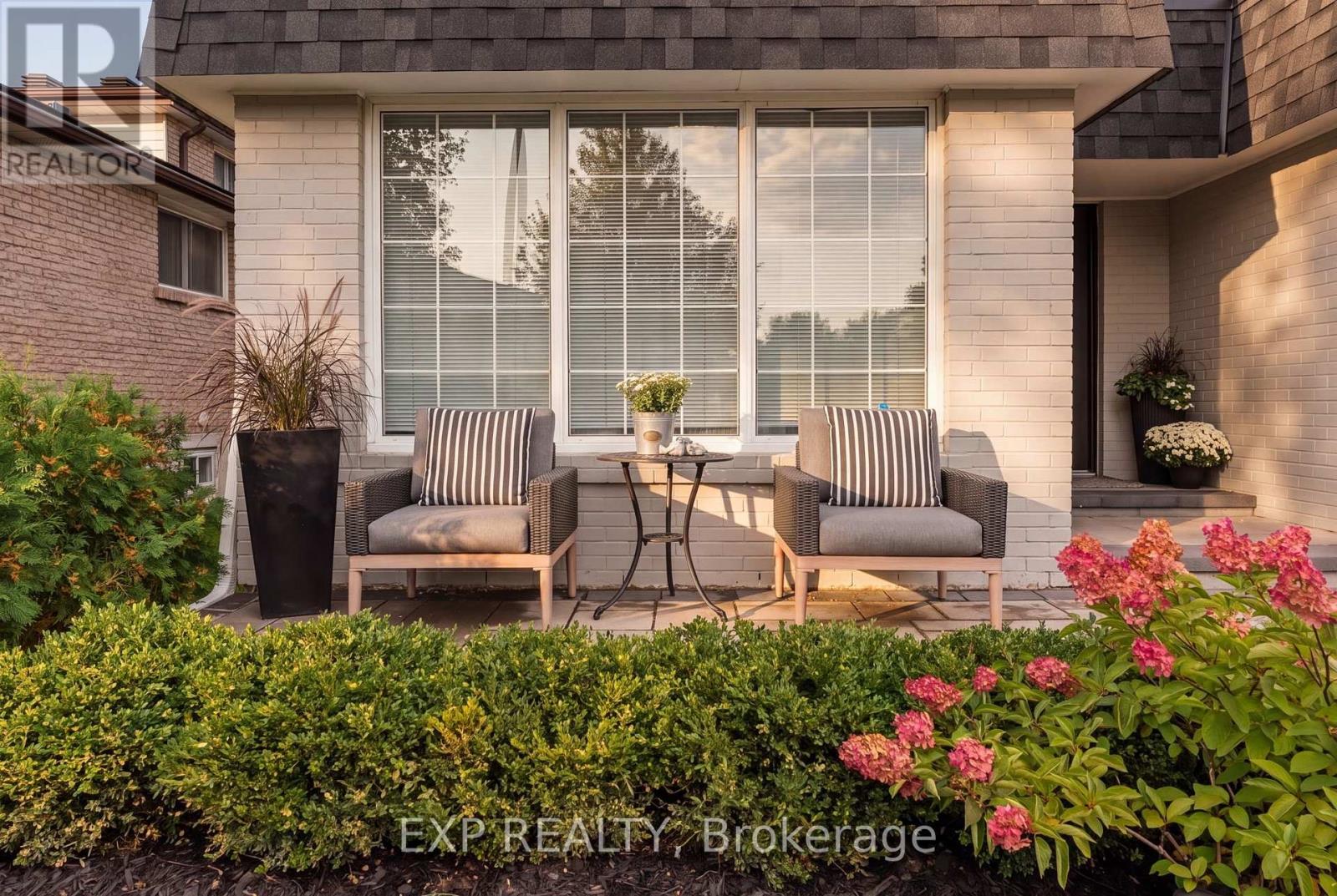 1317 Tredmore Drive, Mississauga, Ontario  L5J 3V5 - Photo 5 - W14093408