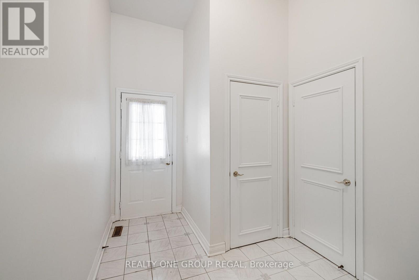 17 Dunloe Road, Richmond Hill, Ontario  L4B 2H6 - Photo 15 - N13854292