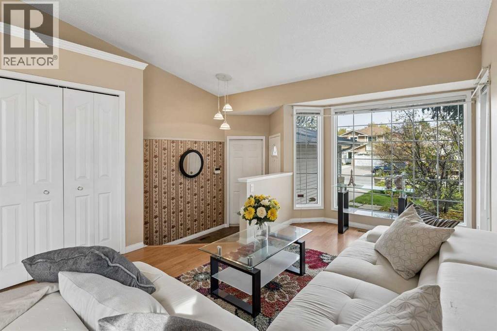 525 Shawinigan Drive SW, Calgary, Alberta  T2Y 3A3 - Photo 6 - A2348926