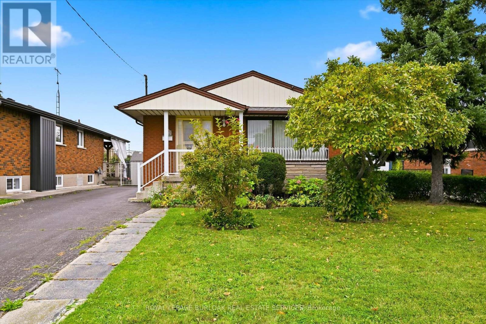138 Luscombe Street, Hamilton (Greeningdon), Ontario  L9A 2K3 - Photo 2 - X14093464