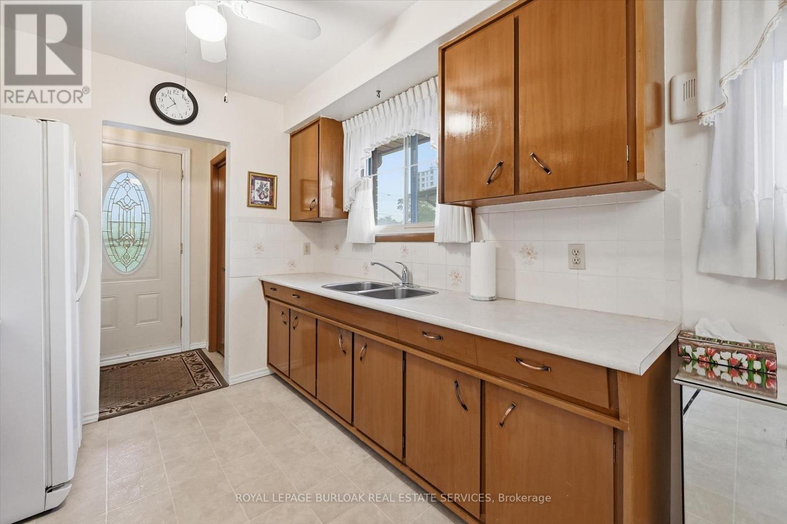 138 Luscombe Street, Hamilton (Greeningdon), Ontario  L9A 2K3 - Photo 8 - X14093464