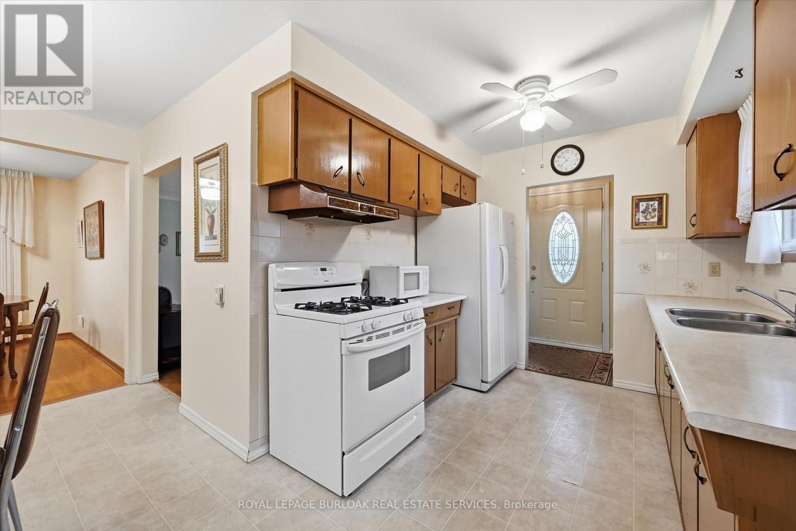 138 Luscombe Street, Hamilton (Greeningdon), Ontario  L9A 2K3 - Photo 9 - X14093464