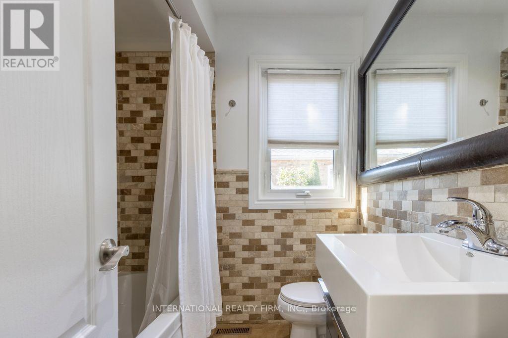 582 South Service Road, Mississauga, Ontario  L5G 2S6 - Photo 18 - W14083552