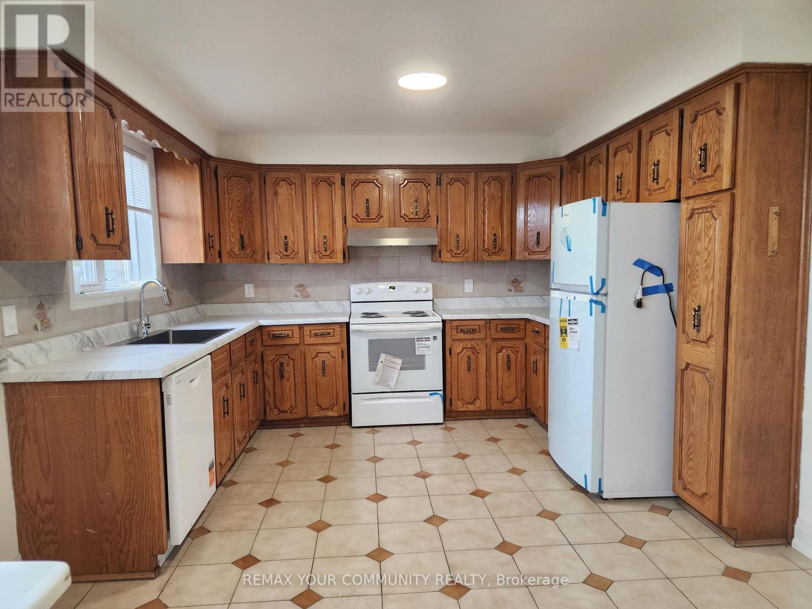 2nd Floor - 214 Pellatt Avenue, Toronto, Ontario  M9N 2P6 - Photo 7 - W13813292