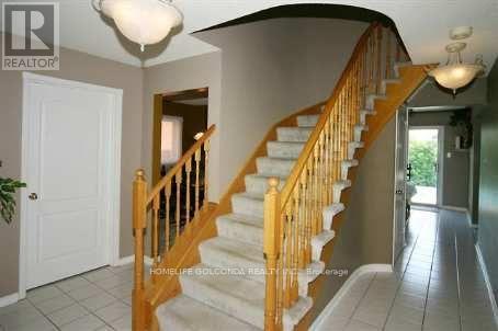 17 Hartrick Place, Whitby, Ontario L1R 2C3 - Photo 4 - E14093558