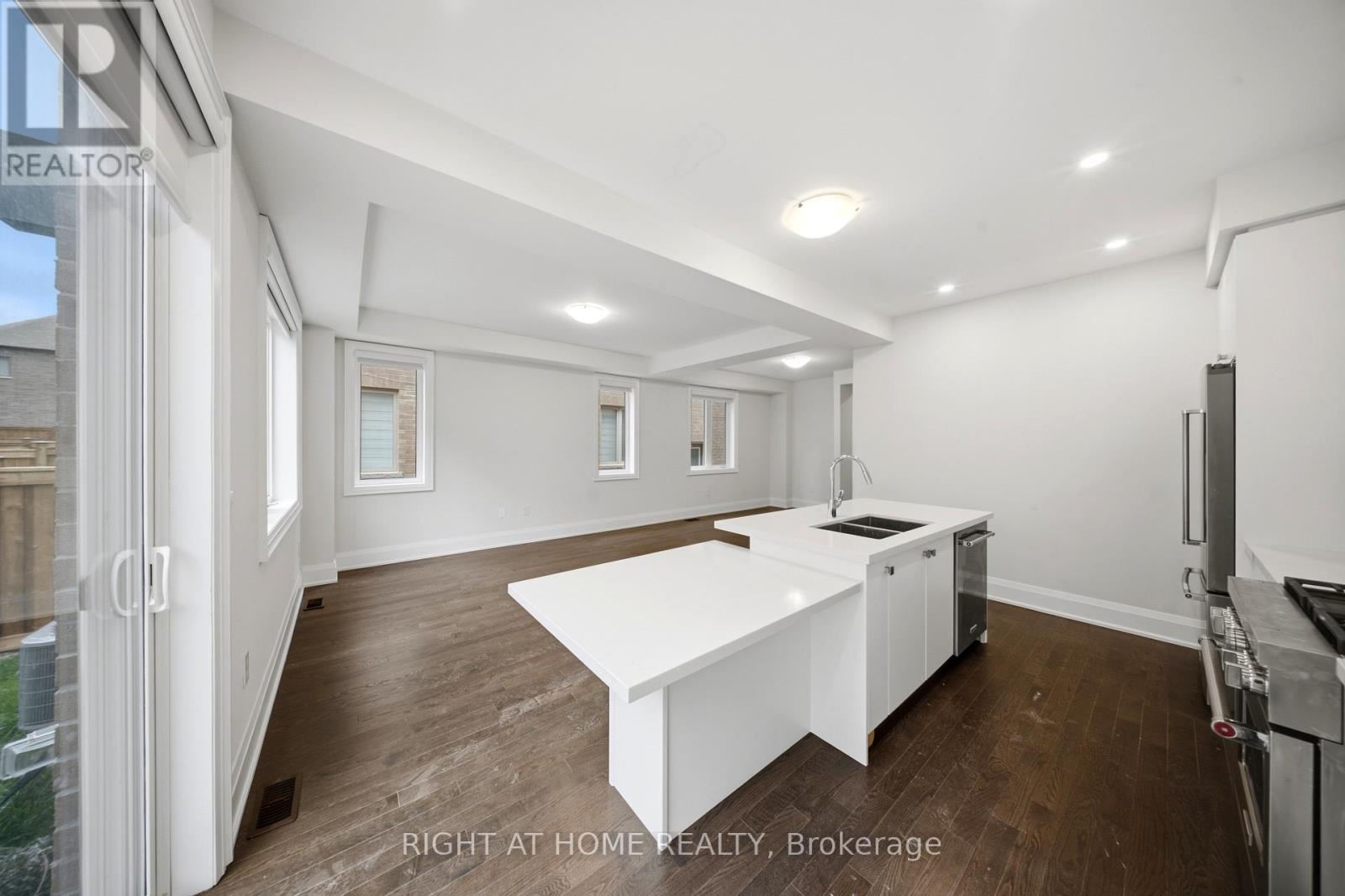 80 Tempel Street, Richmond Hill, Ontario  L4E 1K6 - Photo 15 - N14093802