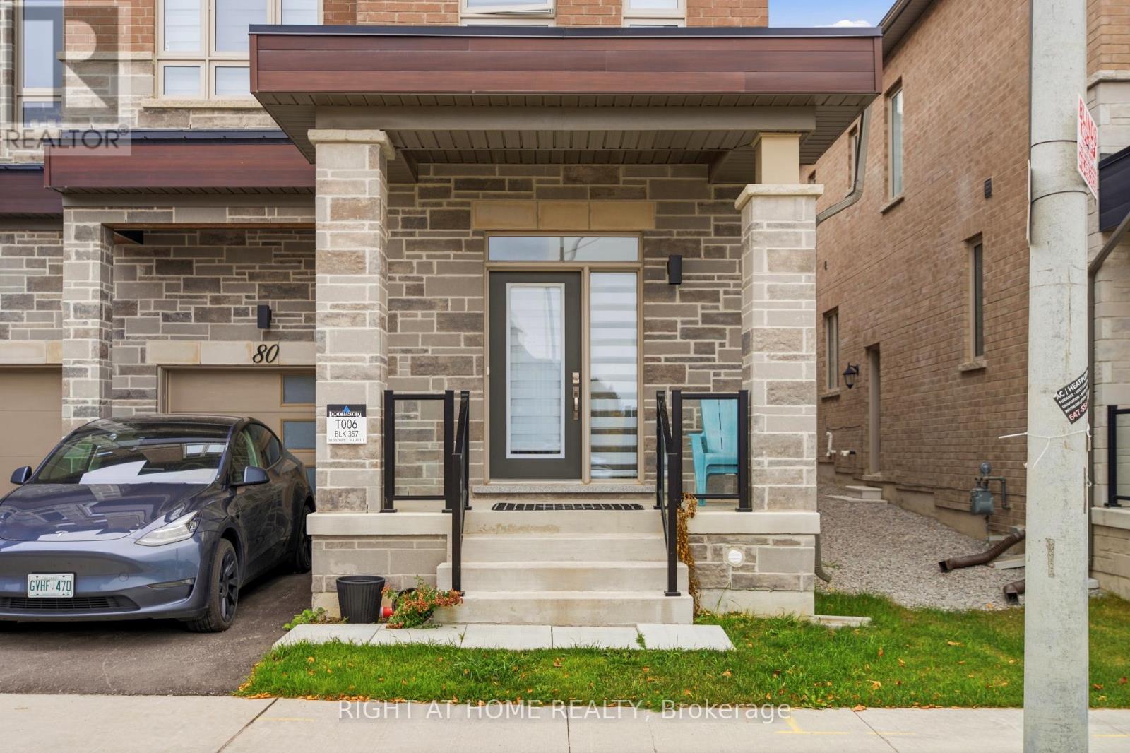 80 Tempel Street, Richmond Hill, Ontario  L4E 1K6 - Photo 2 - N14093802