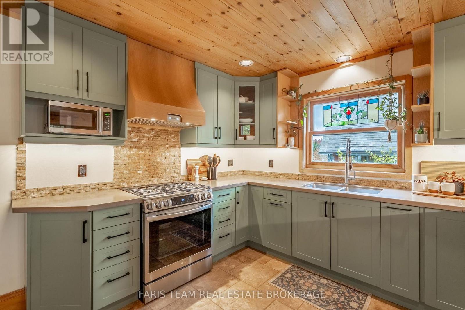 17 Bridle Path, Oro-Medonte (Horseshoe Valley), Ontario  L0L 2L0 - Photo 5 - S14093684
