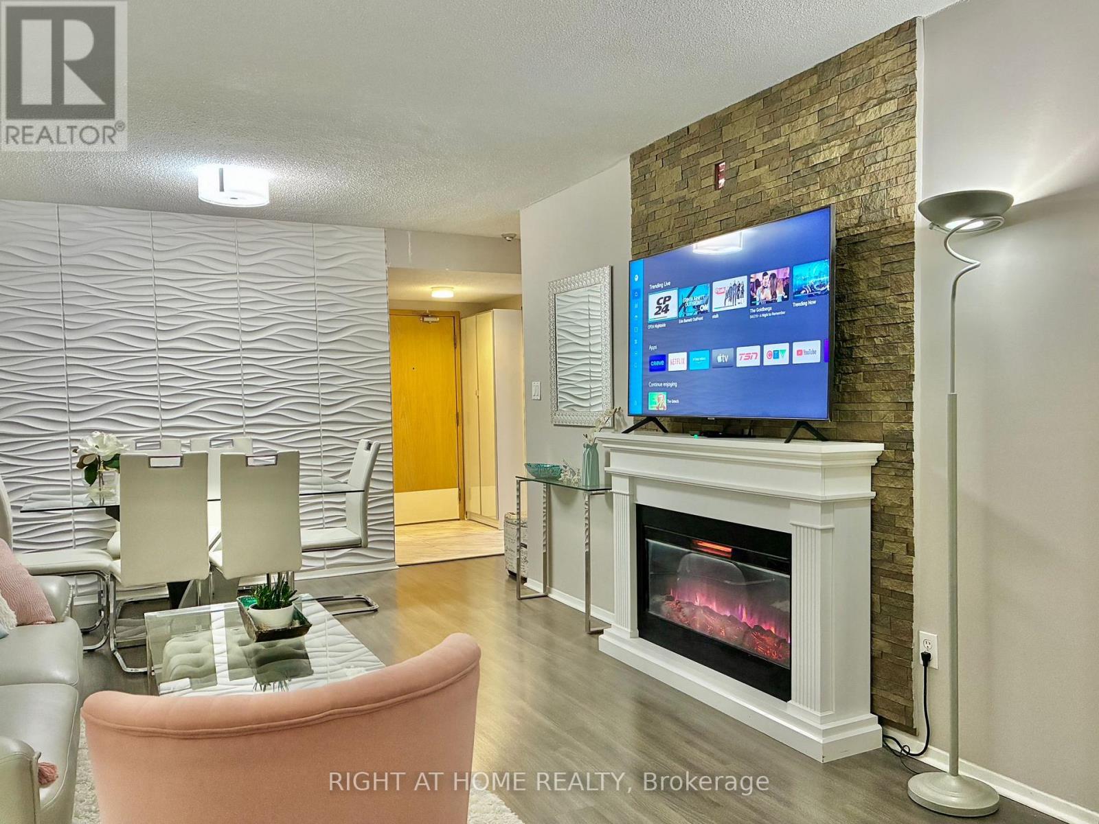 231 - 22 Southport Street, Toronto, Ontario  M6S 4Y9 - Photo 4 - W14093590